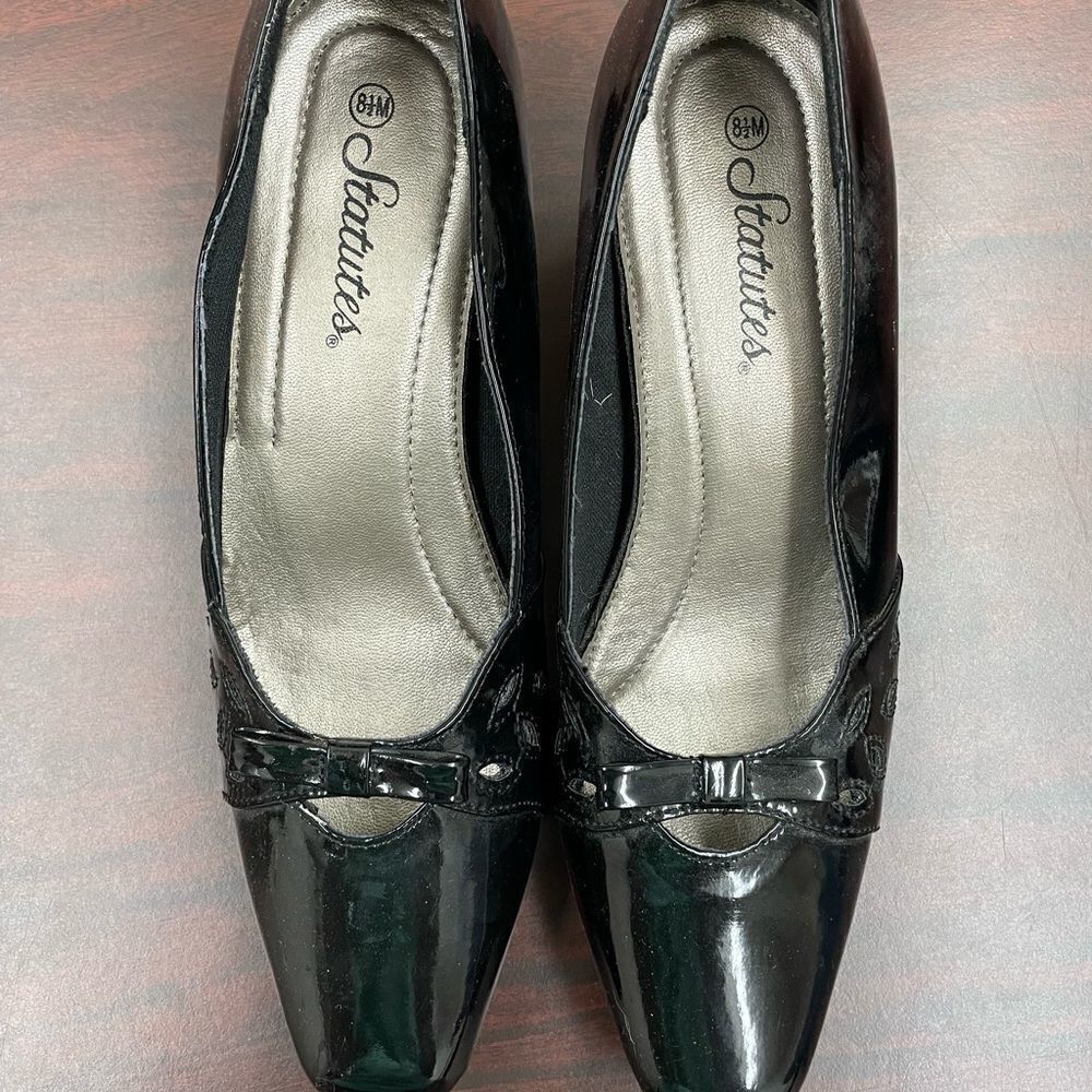 Statutes Black Heels 